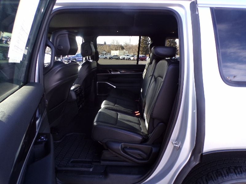 2024 Jeep Wagoneer BASE