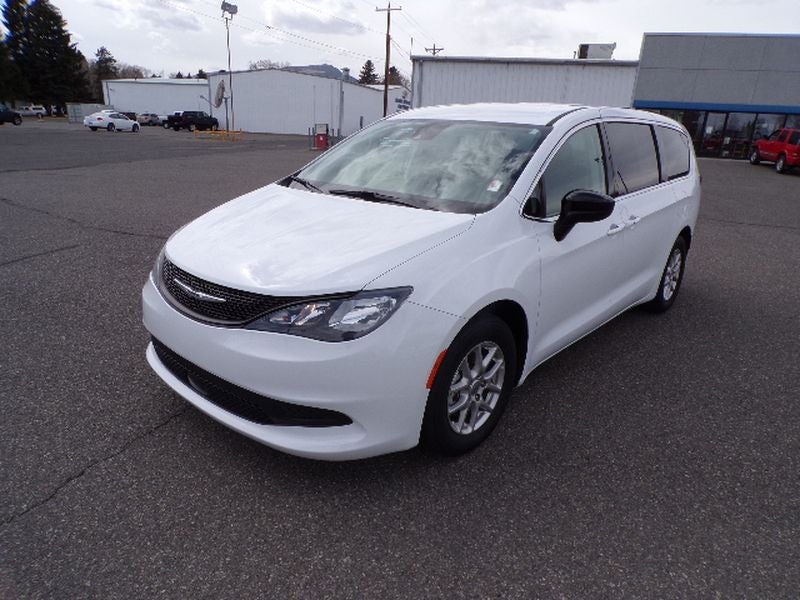 2024 Chrysler Voyager LX