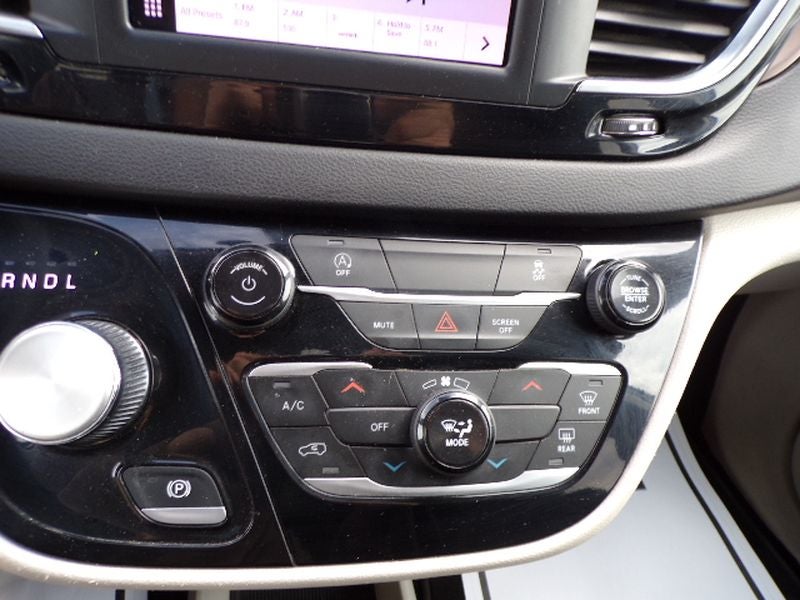 2024 Chrysler Voyager LX