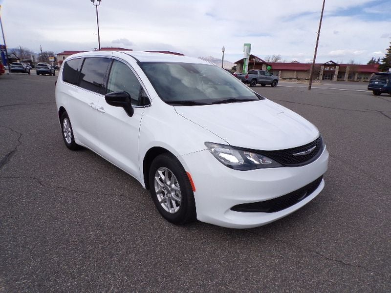 2024 Chrysler Voyager LX