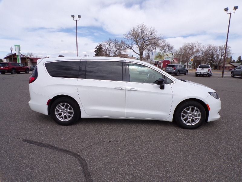 2024 Chrysler Voyager LX
