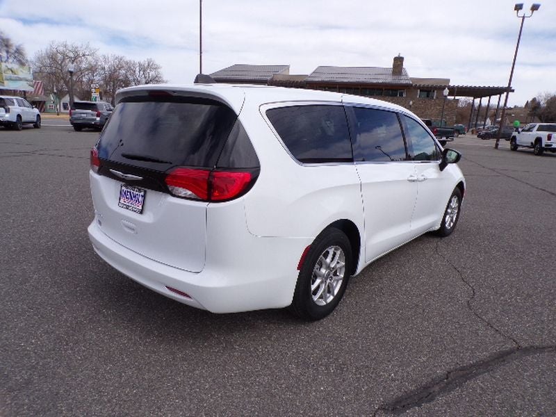 2024 Chrysler Voyager LX