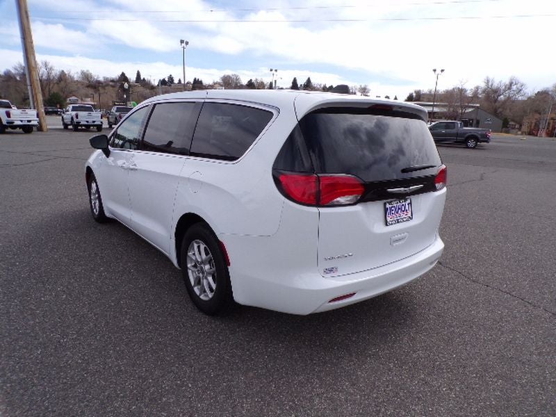 2024 Chrysler Voyager LX