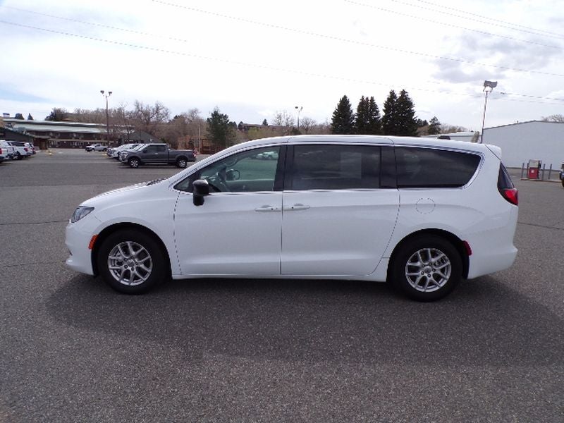2024 Chrysler Voyager LX