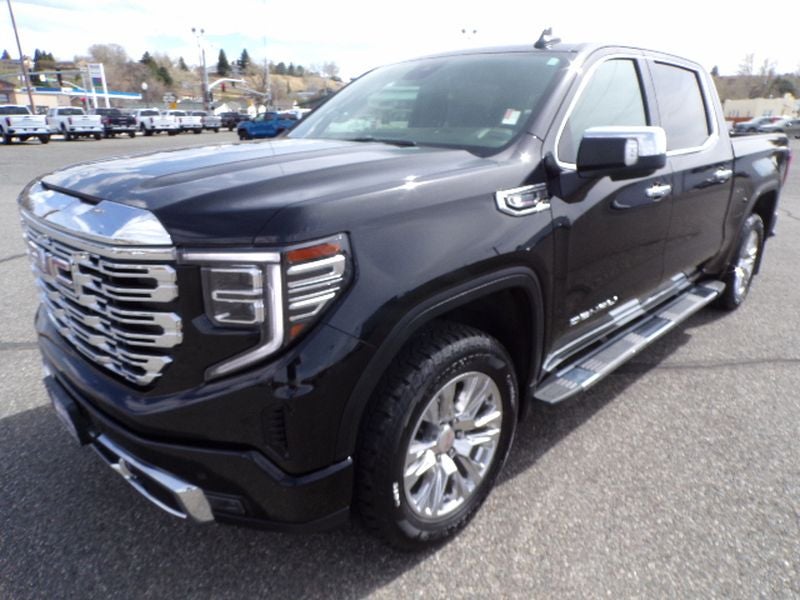 2023 GMC Sierra 4WD Crew Cab Short Box Denali's photo