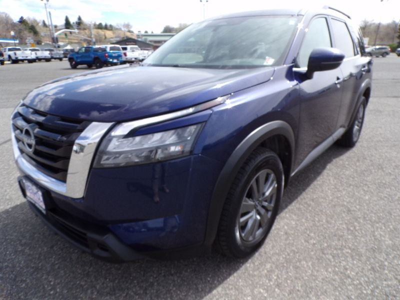 2025 Nissan Pathfinder SV 4WD's photo