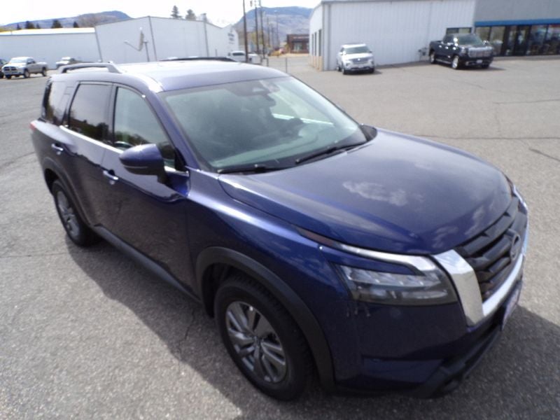 2025 Nissan Pathfinder SV