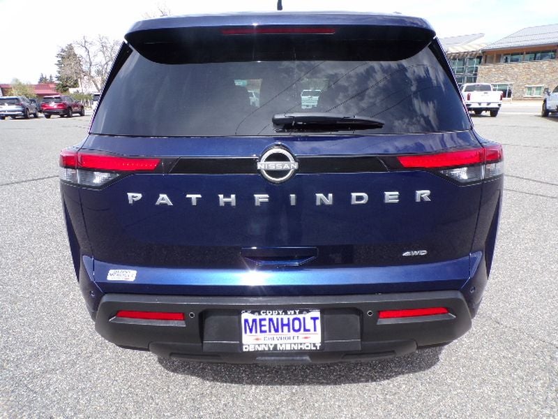 2025 Nissan Pathfinder SV